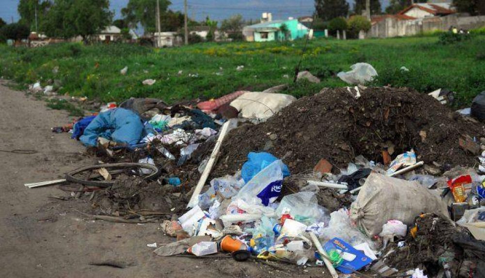 Microbasurales: Limpiamos pero la gente sigue ensuciando la ciudad