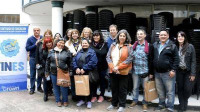 Cascallares entreg� muebles y equipos para el Plan Fines