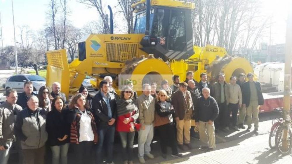 Se present� una nueva maquinaria para el basural