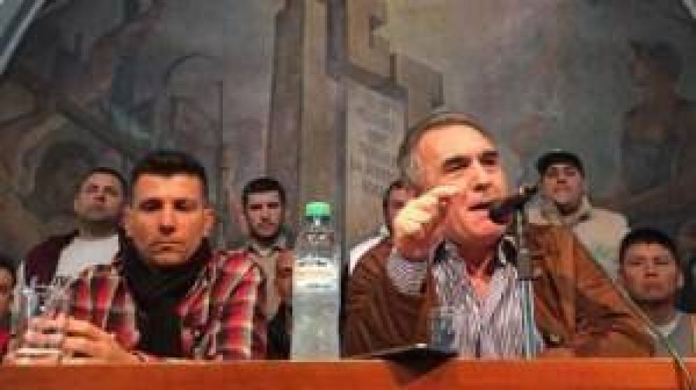 Schmid denuncia que buscan dividir a la CGT para que quede a merced del Gobierno