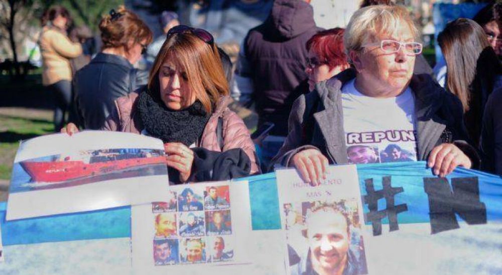 Repunte: realizaron una actividad art�stica frente al Municipio