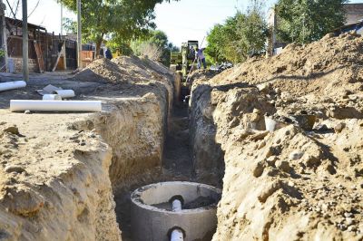 En la periferia el 45% de la gente no tiene cloacas y prometen obras