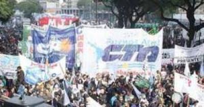La CGT y las dos CTA acordaron movilizarse el pr�ximo 22 de agosto 