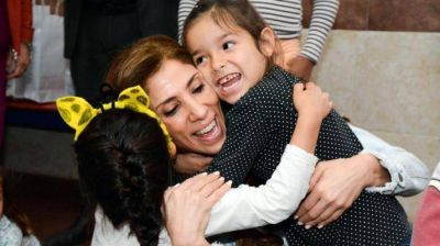 La Gobernadora salud� a los ni�os en su d�a