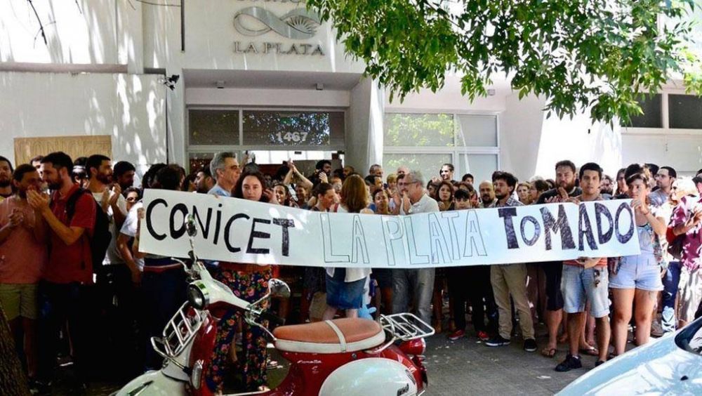 La silenciosa fuga de cerebros platenses