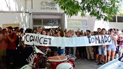 La silenciosa fuga de cerebros platenses