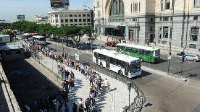 Los gremios del transporte garantizaron un servicio normal para el martes