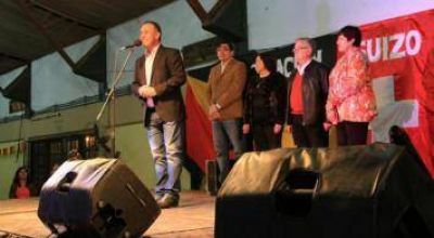 El vicegobernador acompa�� la primera elecci�n de reina de la Asociaci�n Suizo-Alemana de S�enz Pe�a