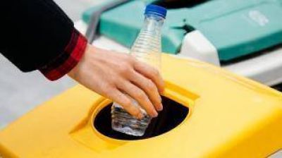 Los precios del petr�leo reducen a la mitad el negocio del reciclado de pl�stico PET en Argentina