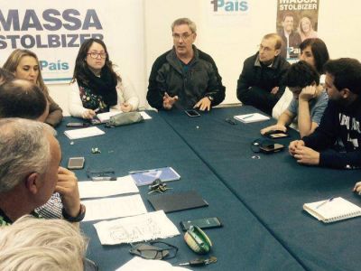 1Pa�s desarroll� encuentro partidario de cara a los comicios de octubre
