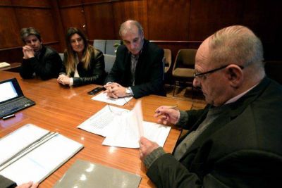 Arroyo firm� convenio para adherirse al Programa Proteger