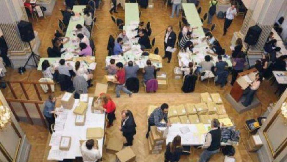Arranca el escrutinio de la Tercera Secci�n Electoral