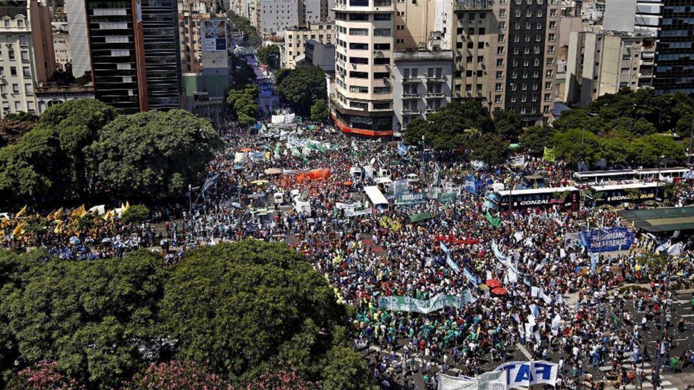 Camioneros de San Luis respalda a Poggi pero marcha contra Macri