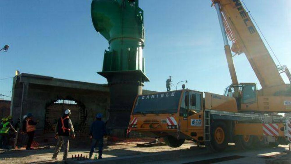 Construyen el vertedero que sacar� el agua de la Estaci�n de Bombeo