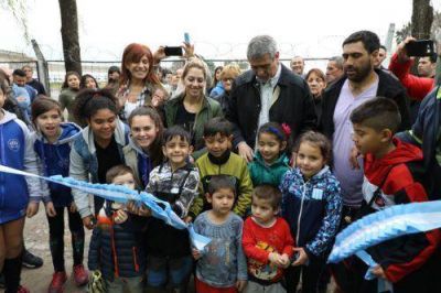 Ferraresi inaugur� obras en los barrios