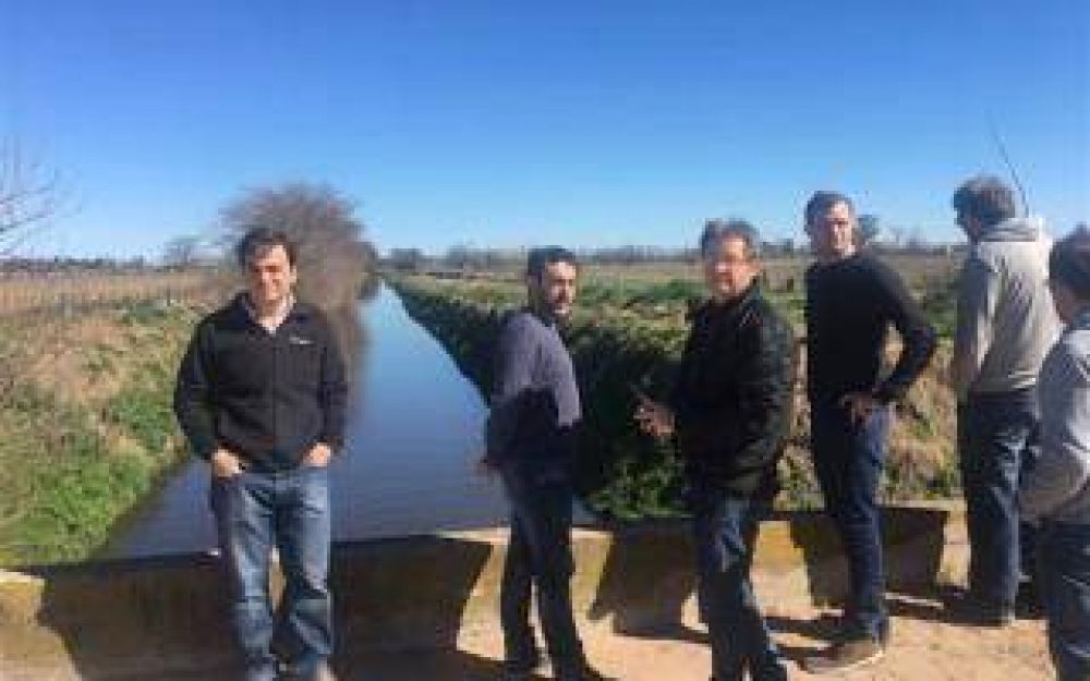 Bol�var: Construyen un canal para alivianar zonas afectadas por la inundaci�n