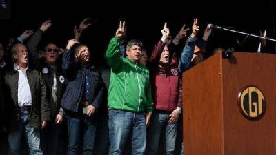 La foto perfecta para el Gobierno: una CGT fracturada, violencia callejera y kirchnerismo en apuros