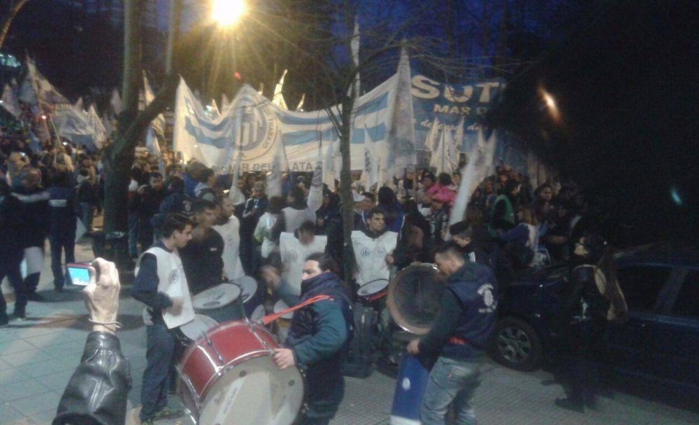 Centrales sindicales movilizaron en Mar del Plata contra los despidos y una eventual reforma laboral