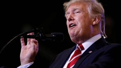 En un acto en la frontera con M�xico, Donald Trump critic� a los supremacistas blancos y reiter� que el muro se construir�