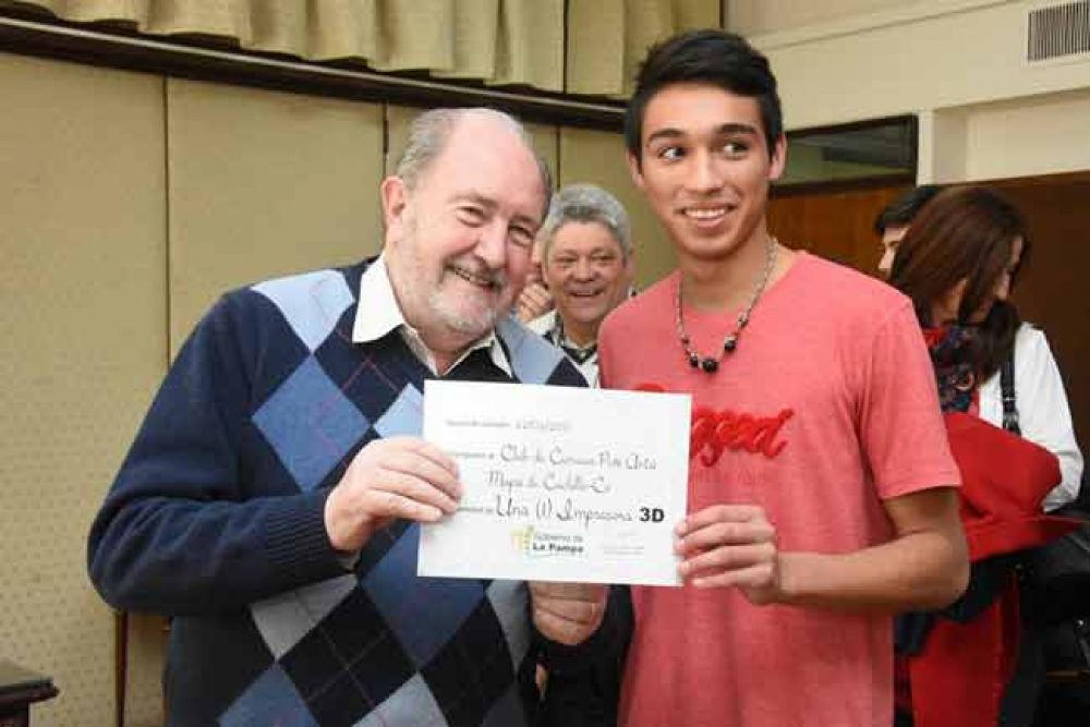Verna se reuni� con los estudiantes de Cuchillo C� que participaron de una Feria Internacional