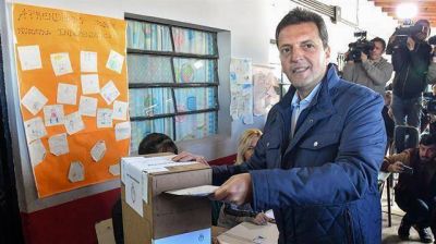 Massa re�ne a sus candidatos para redefinir la campa�a hacia octubre