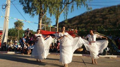 Colorida recordaci�n al D�a del Folclore