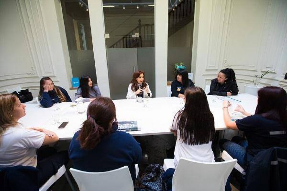 Cristina se reuni� con trabajadoras de PepsiCo