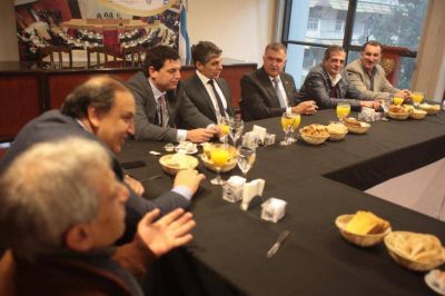 Ar�oz le pide que dimita; Jaldo lo tilda de antidemocr�tico