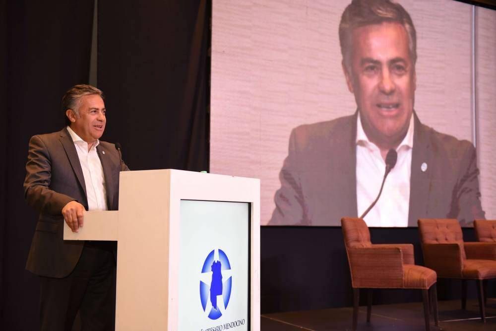 Cornejo pidi� a los padres que se sumen a la educaci�n no s�lo para quejarse o recriminar