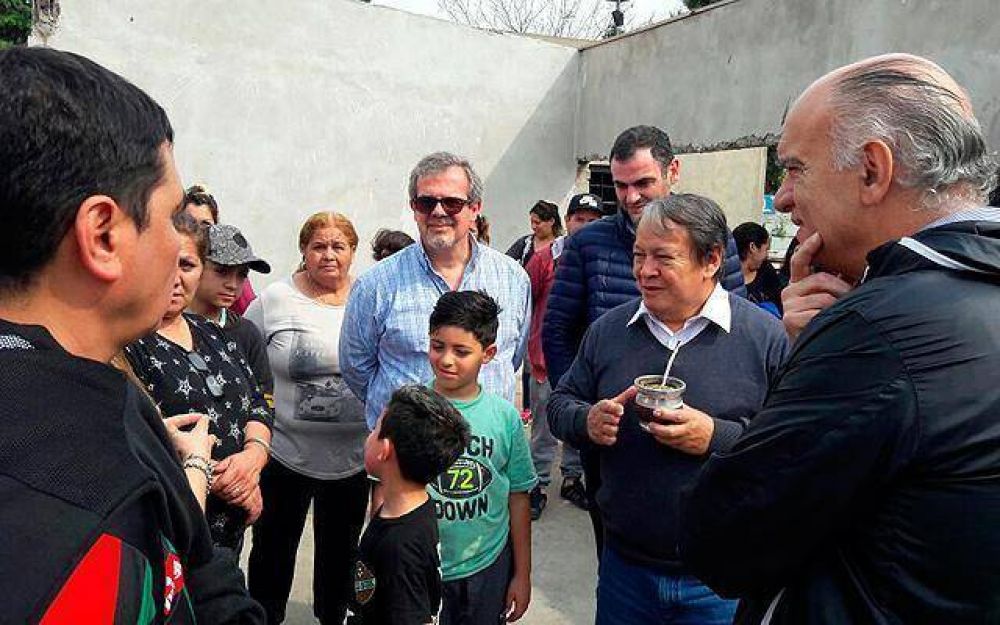 Toty Flores recorri� Monte Chingolo con Grindetti