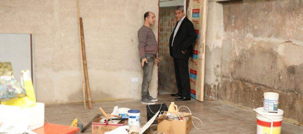 Dos obras por d�a: luminarias LED y la remodelaci�n de un Centro de Jubilados en Villa Dom�nico