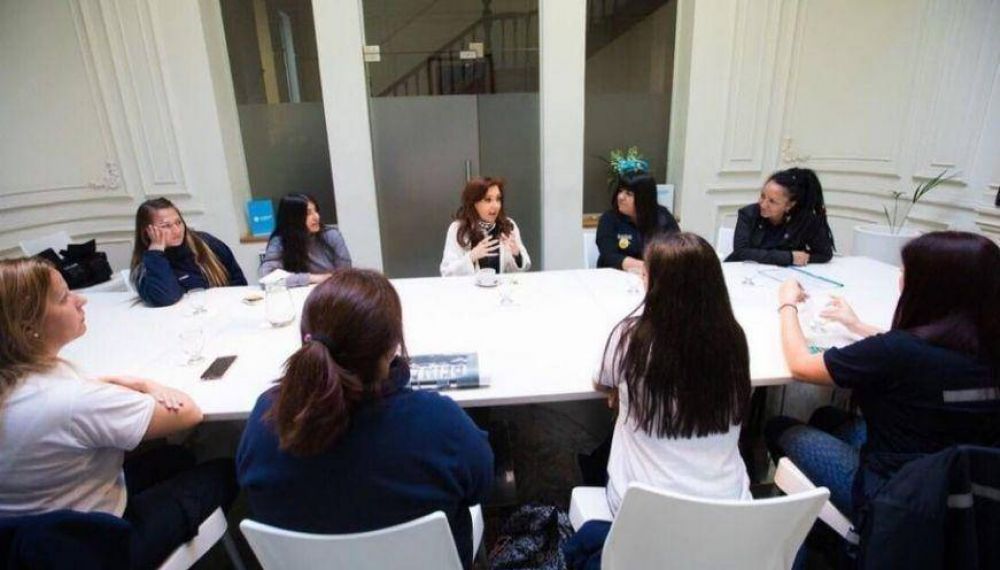 Cristina recibi� a trabajadoras despedidas de Pepsico y analizaron un proyecto para expropiar la planta