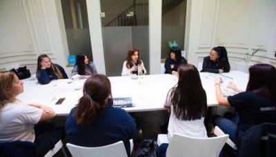 Cristina recibi� a trabajadoras despedidas de Pepsico y analizaron un proyecto para expropiar la planta