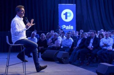 Massa reuni� a sus candidatos: �Somos una fuerza que representa a la clase media�