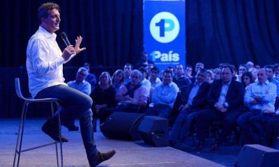 Massa reuni� a su tropa, recogi� reproches y vio el fantasma del corte de boleta