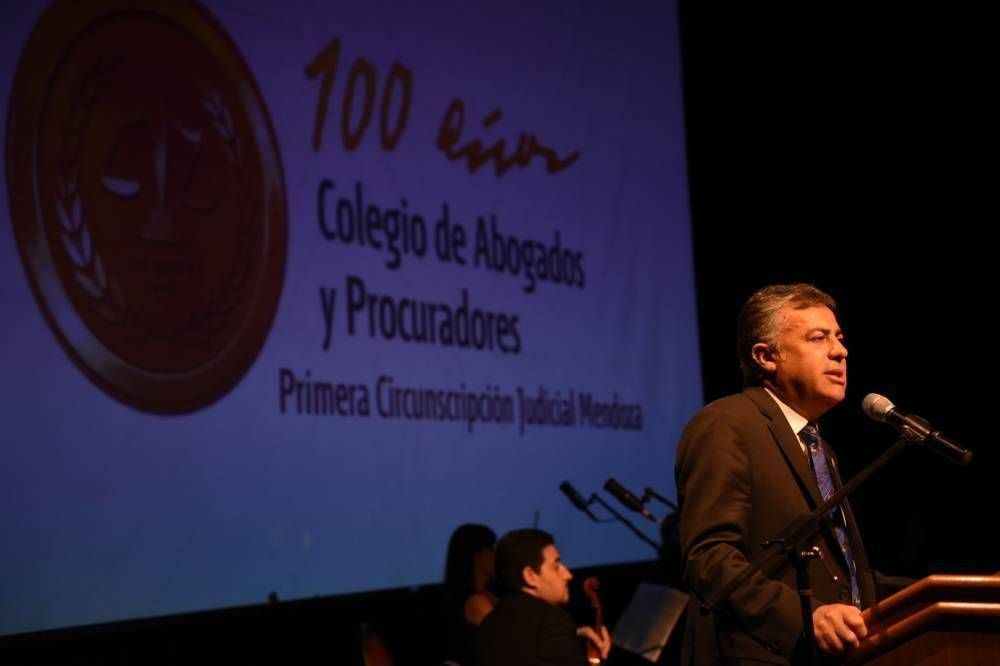 Cornejo analiza una regulaci�n de las carreras de Abogac�a