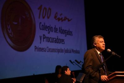 Cornejo analiza una regulaci�n de las carreras de Abogac�a