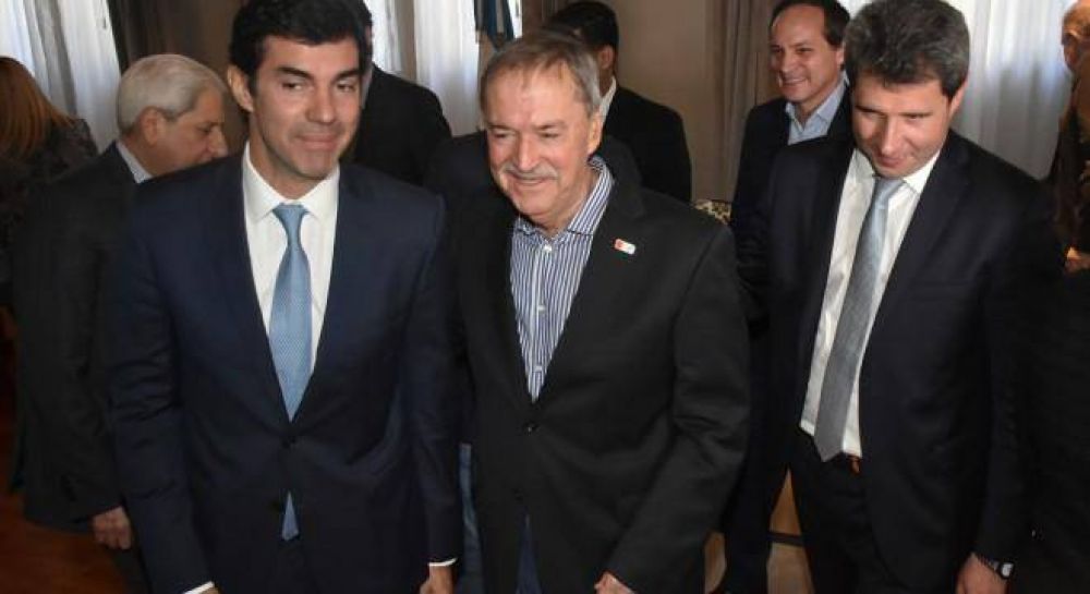 Los gobernadores amenazan con no renovar el impuesto al cheque por la pelea de la coparticipaci�n