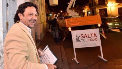 Gustavo S�enz desplaz� al secretario de Turismo