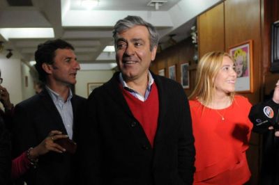 Cano sugiri� que el gobernador ser� invitado al aeropuerto