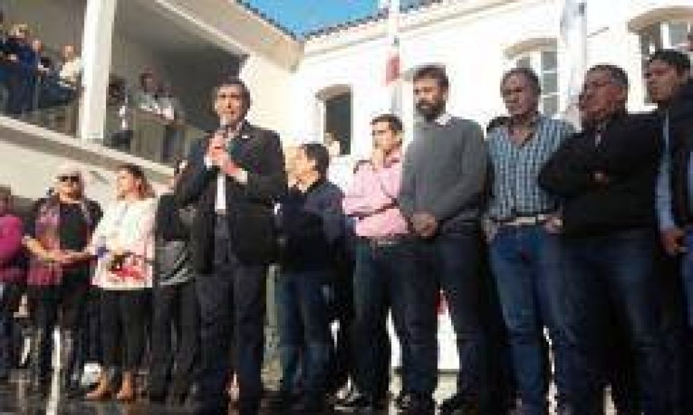 Paredes convoc� a una marcha a Plaza 25 de Mayo