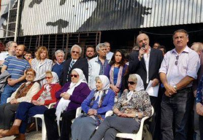 Legisladores abrazaron la sede de Madres