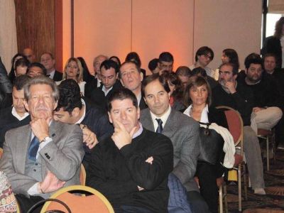 Contenedores: Anuncian inversi�n de $ 300.000.000 en medio de un acalorado debate