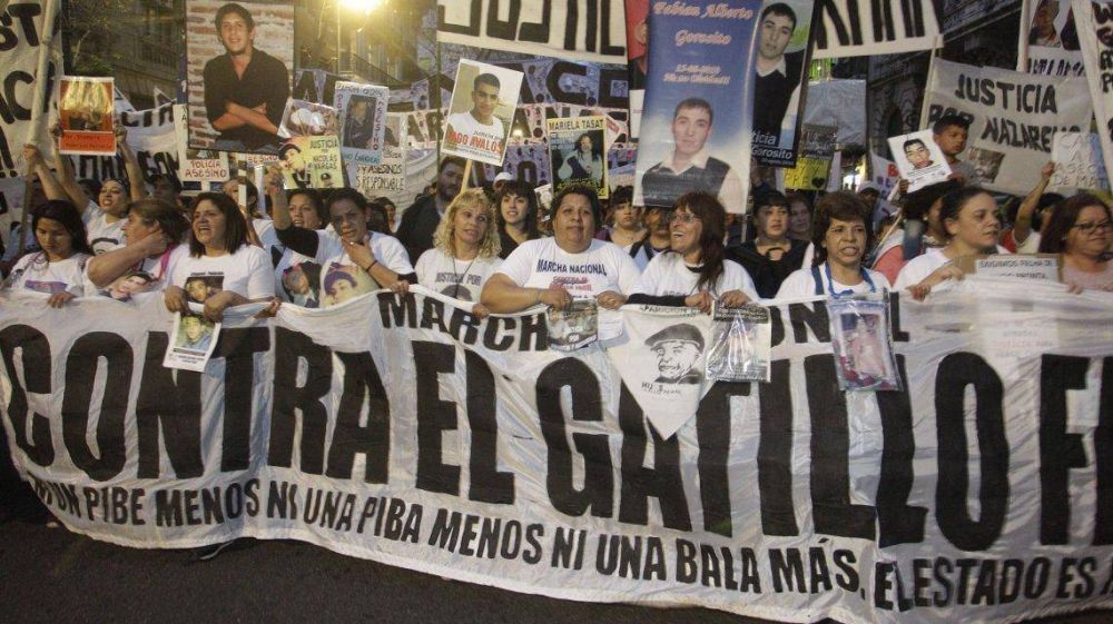Masivas marchas para exigir la aparicin de Santiago Maldonado