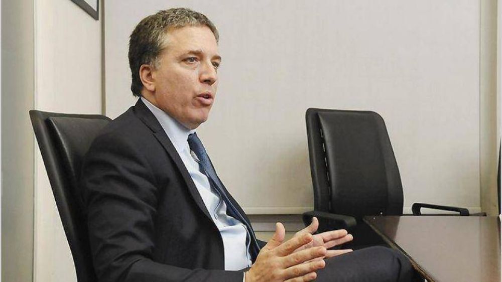 Dujovne le present a Macri un nuevo borrador con la reforma impositiva