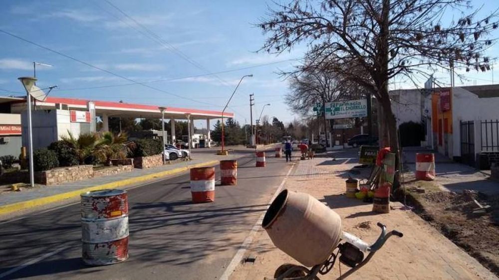 Avanzan las obras del nuevo paseo comercial en el ingreso a Juana Koslay
