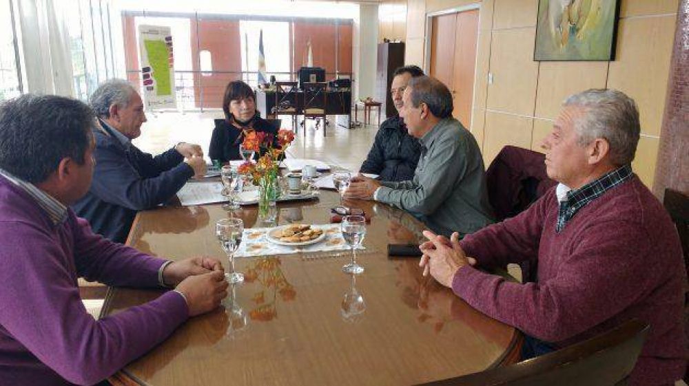La ministra Corval�n se reuni� con representantes del gremio ATSA