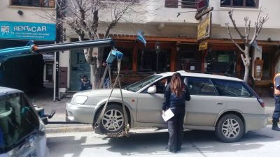 Gennuso excedi� el l�mite de contrataci�n directa de las gr�as