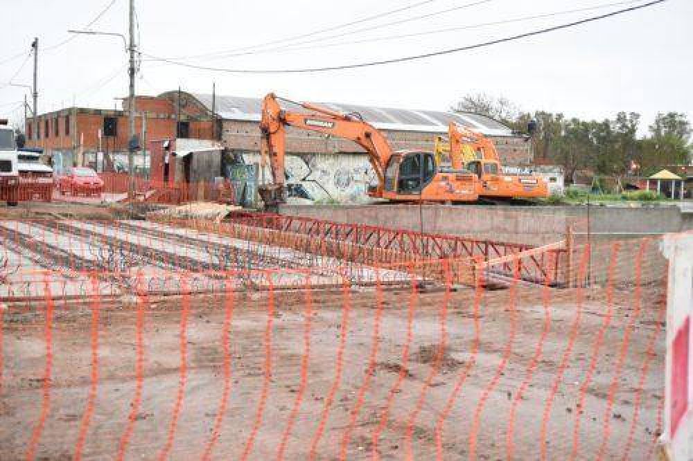 Lomas: ya construyen la calzada del nuevo puente de Mart�n Rodr�guez