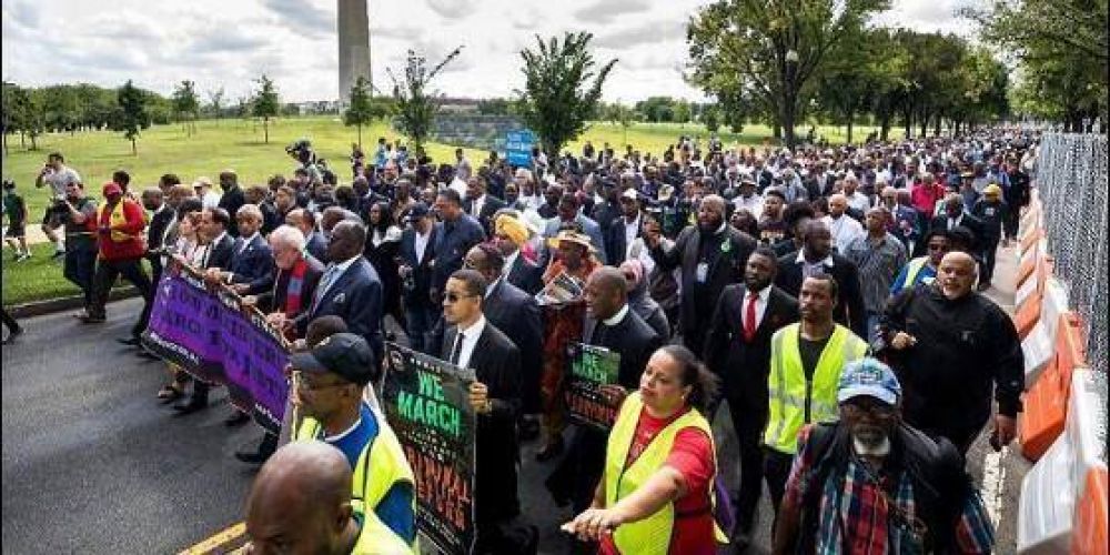 Un millar de lderes religiosos marchan contra el racismo de Donald Trump